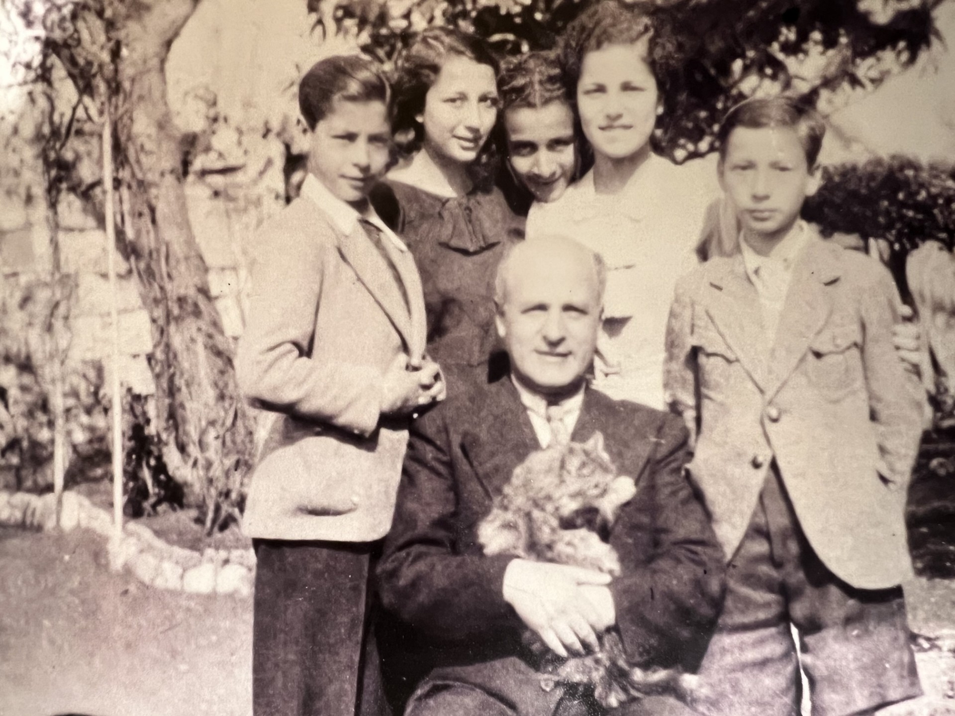 YEL, TOZ, PORTRELER: Mübin Orhon