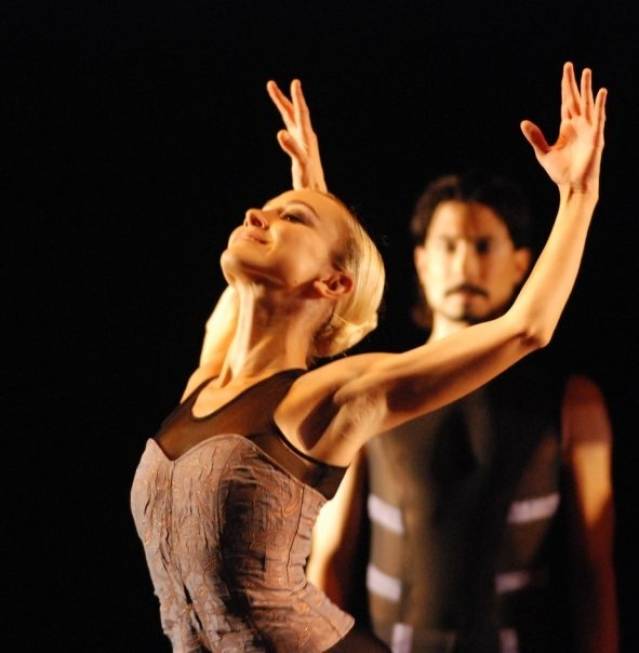 Kalbi atan bir kuş tüyü