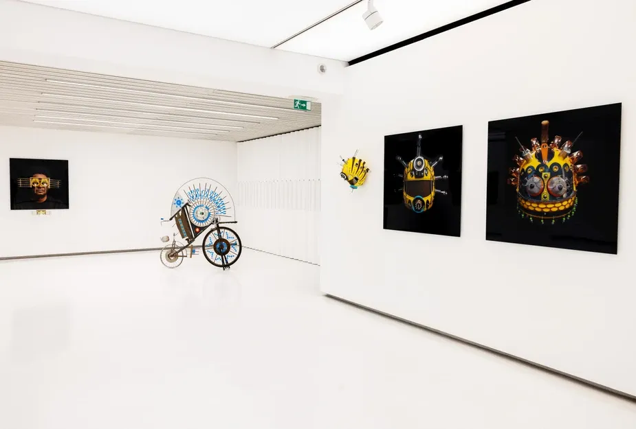 World Nowadays, Sergiden g&ouml;r&uuml;n&uuml;m